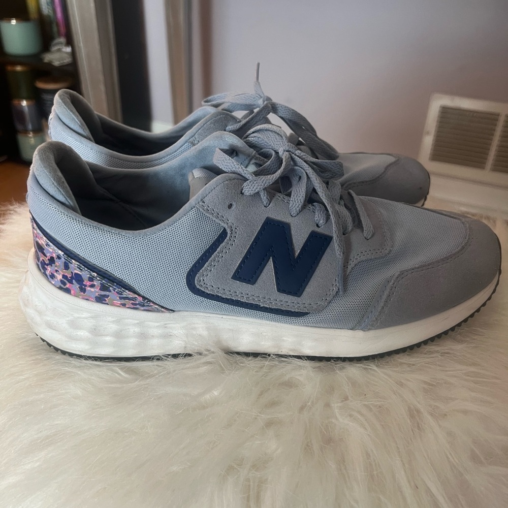 Women’s New Balance sneakers sz 11